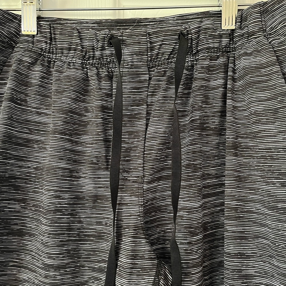 Lululemon On The Fly Pant Black Slate Size 6 28 Inch - Picture 2 of 8